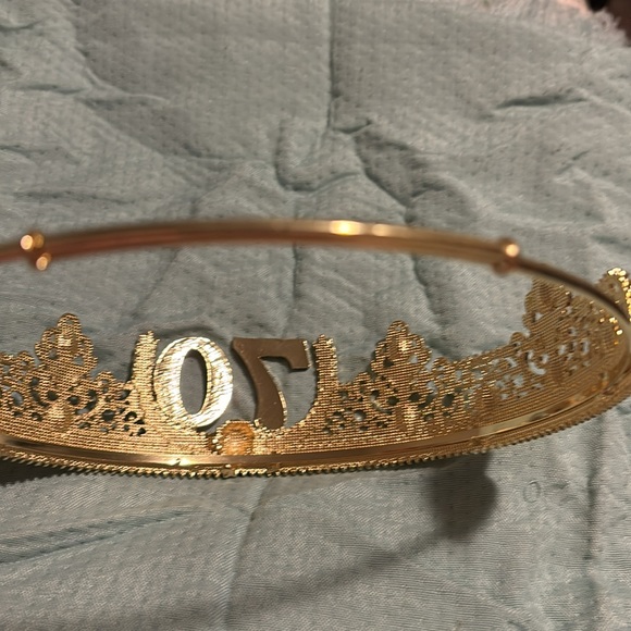 Crown - Picture 5 of 6